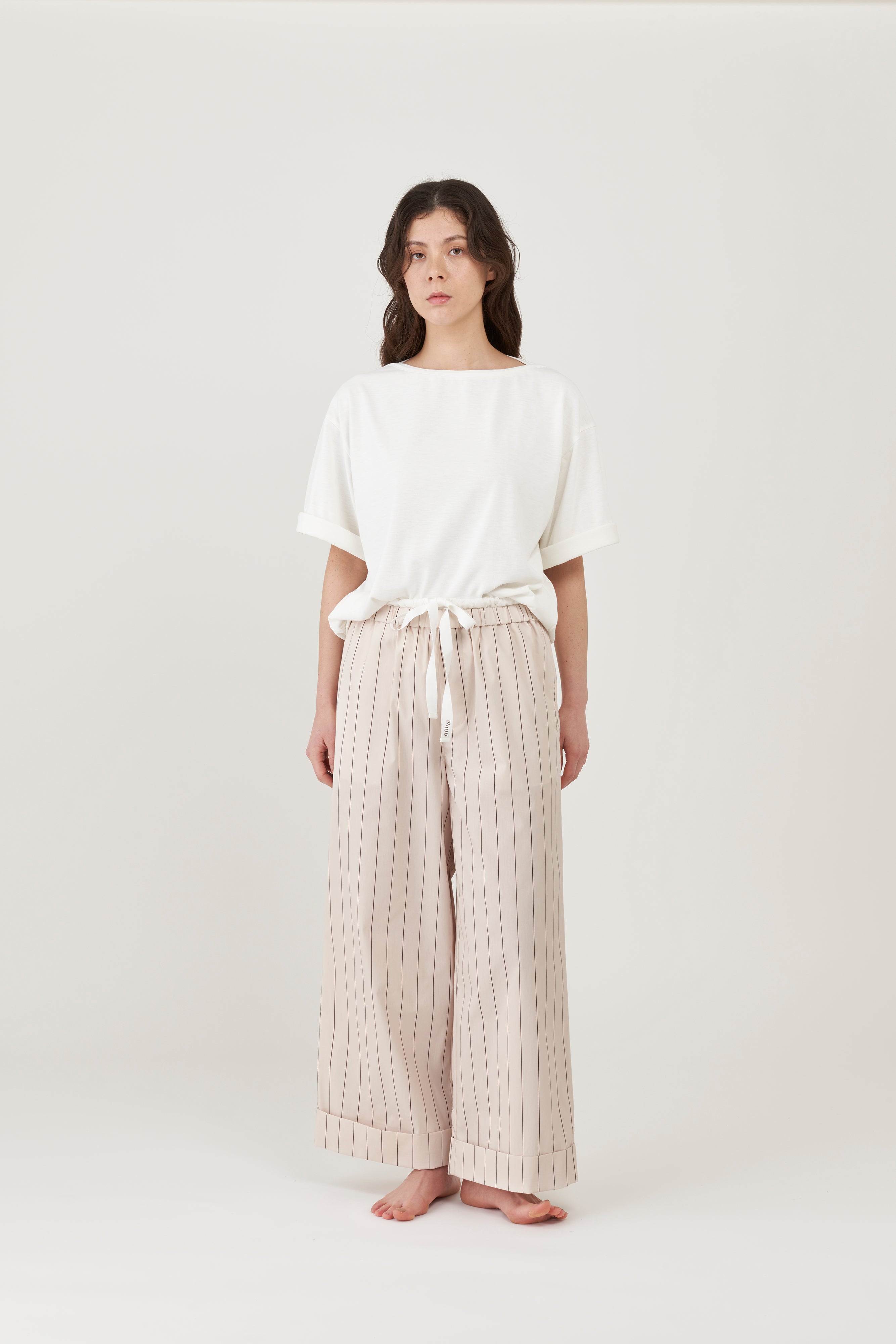 ボートネックTシャツ＆ロングパンツ
